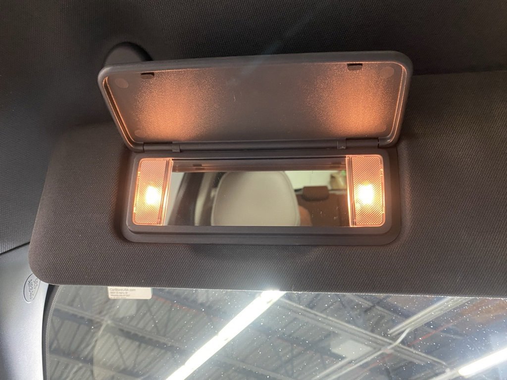 Used 2022 Toyota Sienna Limited image 35