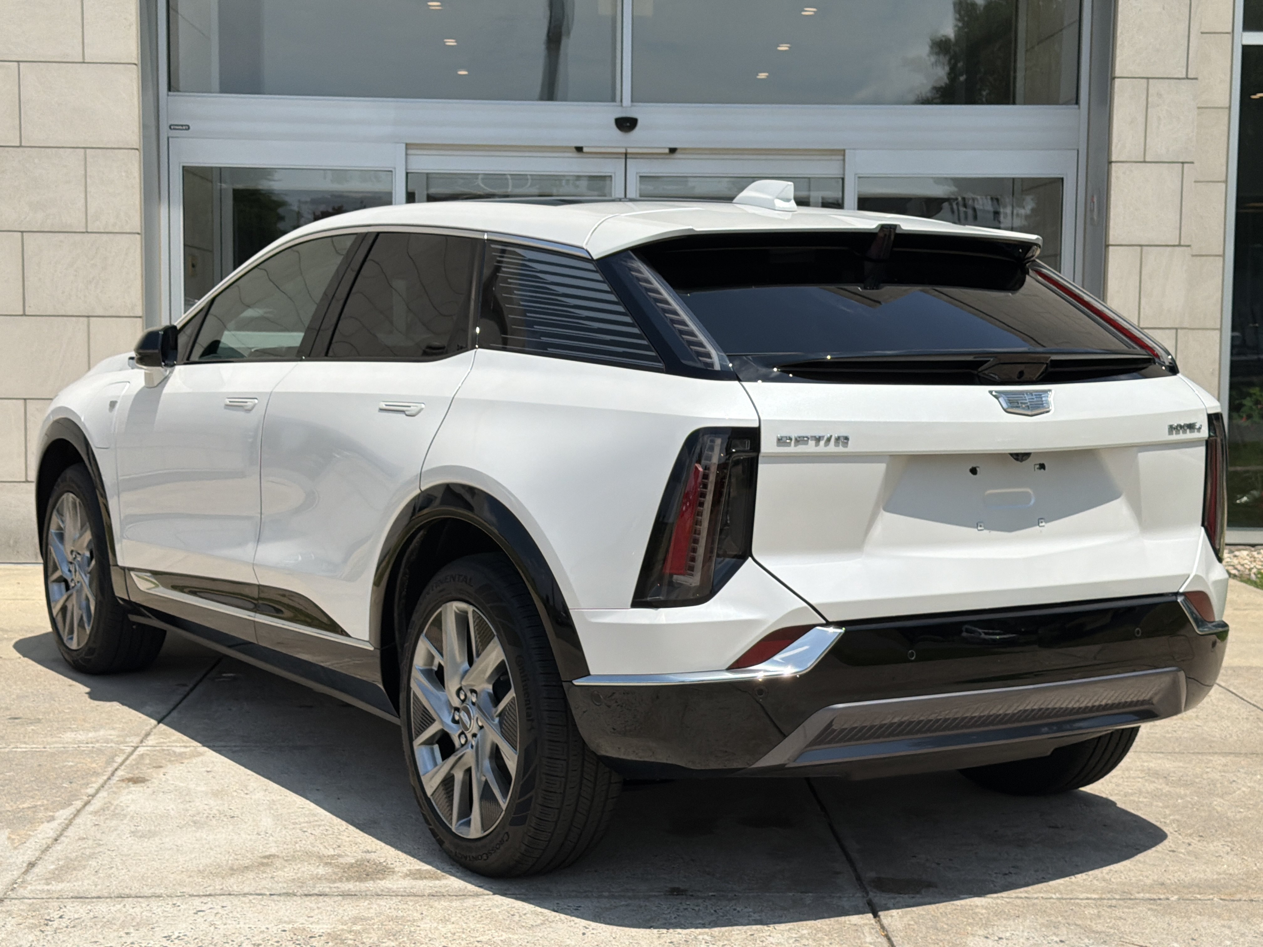 Used 2025 Cadillac Optiq Luxury 1 AWD/4WD image 9