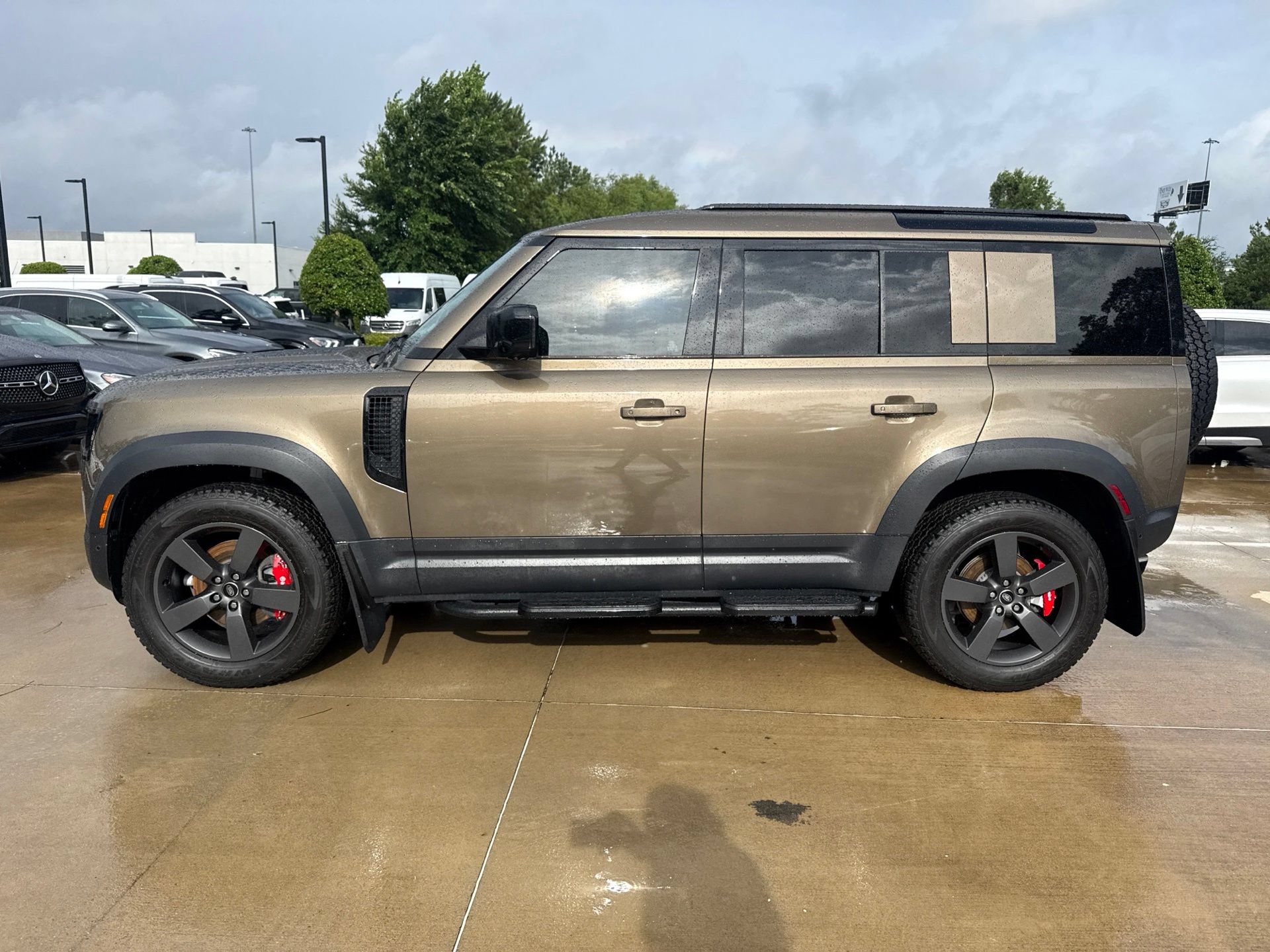 Used 2025 Land Rover Defender 110 S AWD/4WD image 7