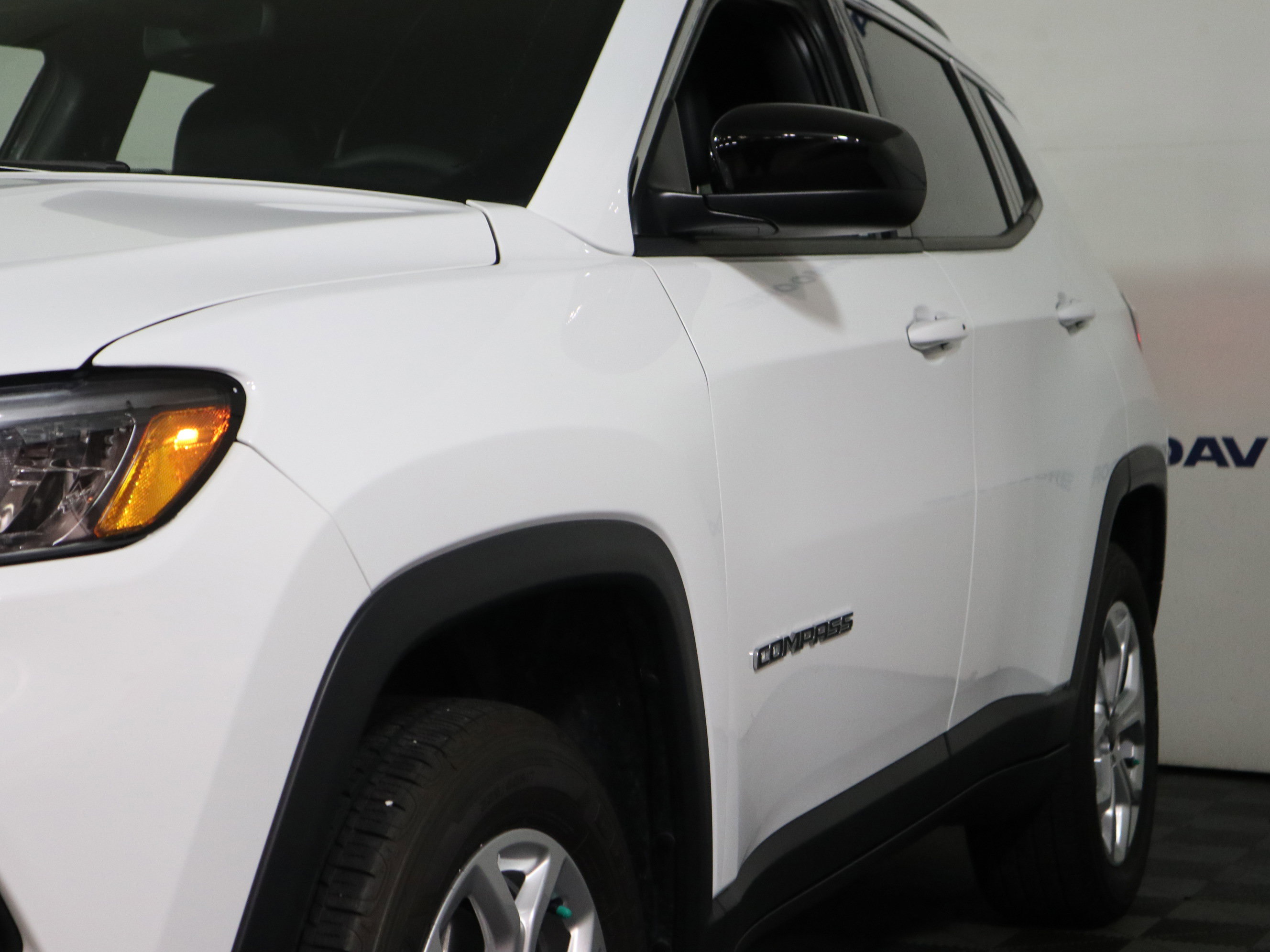 Used 2025 Jeep Compass Latitude AWD/4WD image 11