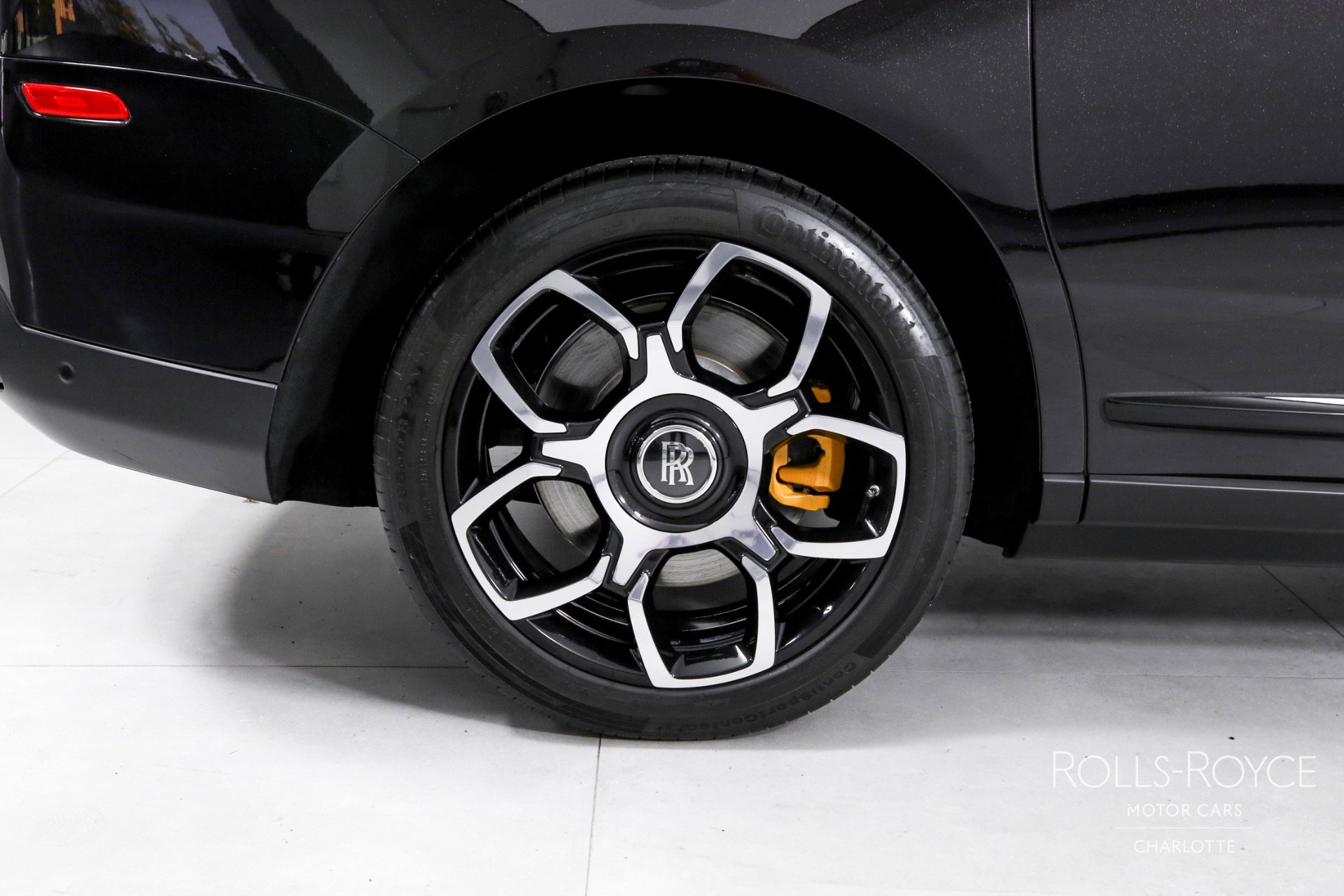 Certified 2023 Rolls-Royce Cullinan Black Badge w/ Driver's Package image 37