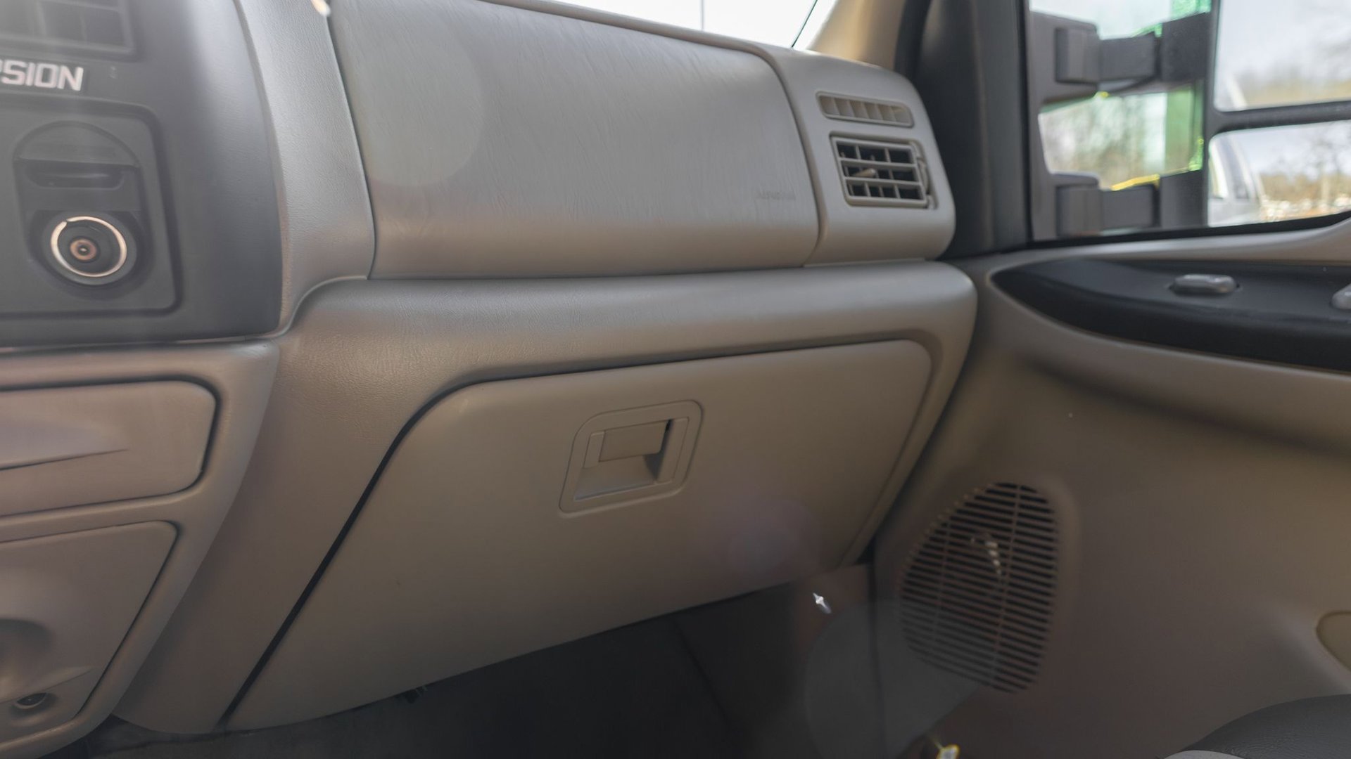 Used 2005 Ford Excursion Eddie Bauer image 27