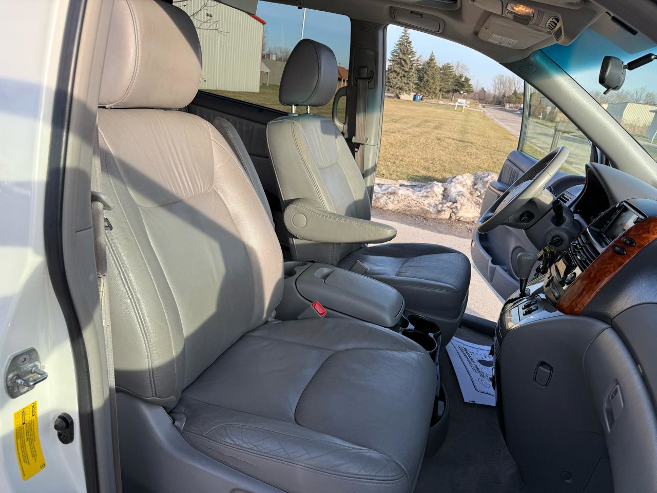 Used 2009 Toyota Sienna XLE image 25