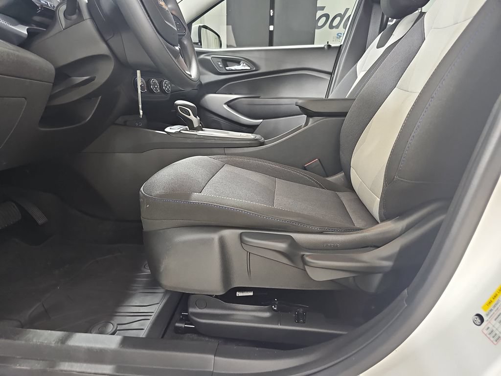 Certified 2024 Chevrolet Trax LS w/ LS Convenience Package FWD image 33