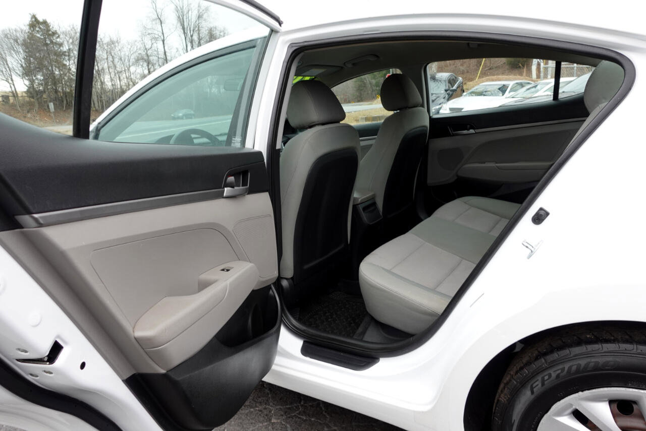 Used 2017 Hyundai Elantra SE image 12