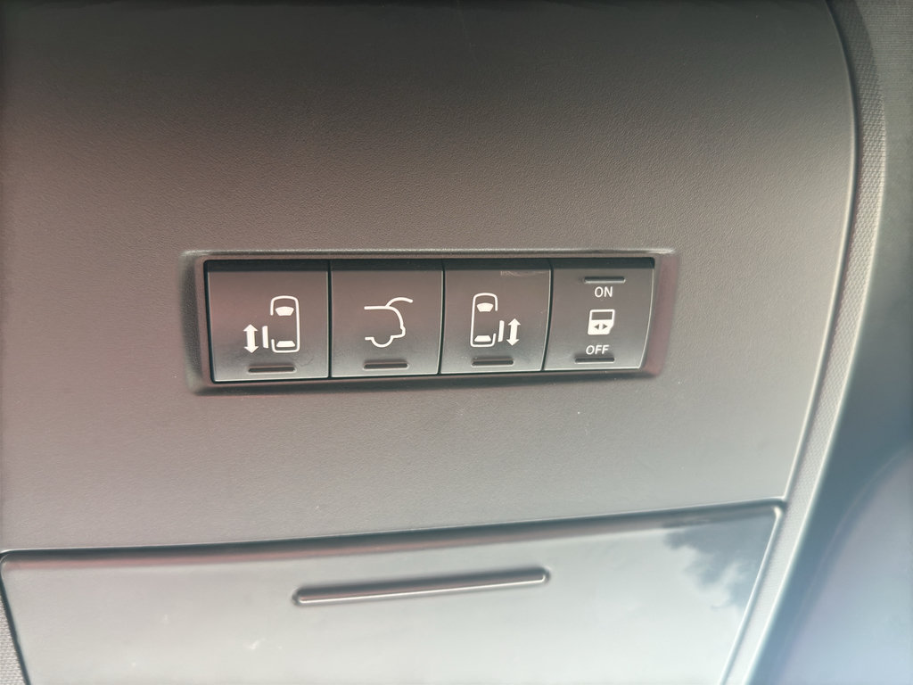 Used 2019 Dodge Grand Caravan SXT FWD image 25