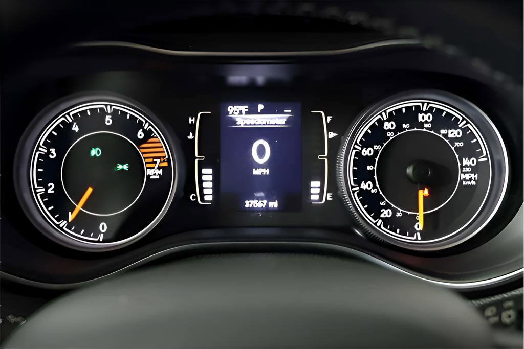 Used 2021 Jeep Cherokee Latitude Plus FWD image 30