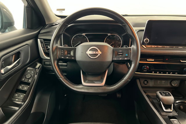 Used 2025 Nissan Rogue SV FWD image 12