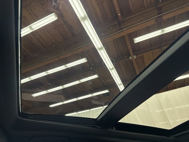 Used 2015 Chrysler 300 S image 22