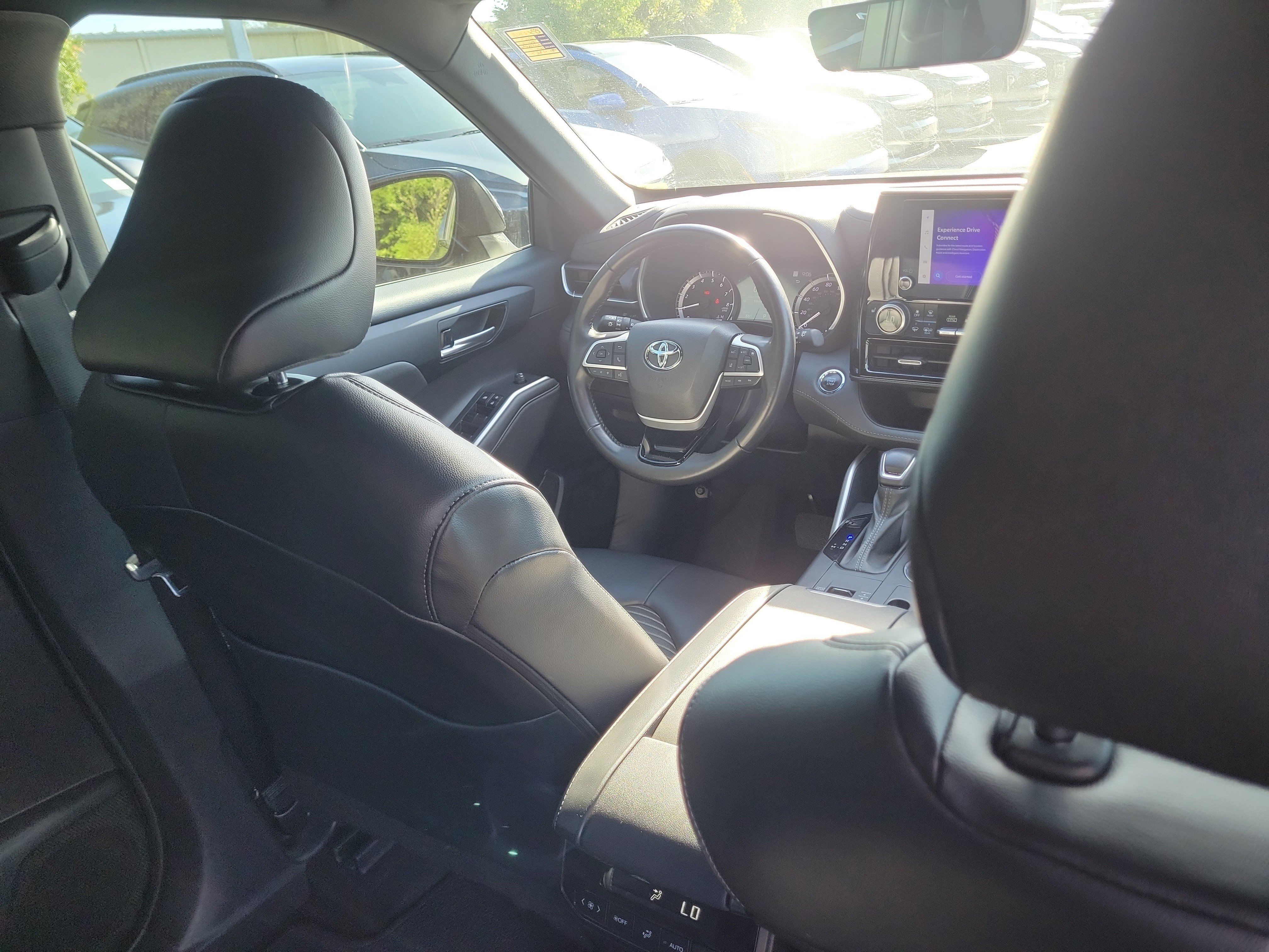 Used 2023 Toyota Highlander XSE FWD image 13