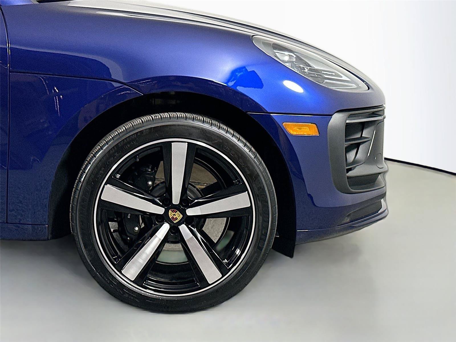 Certified 2025 Porsche Macan GTS AWD/4WD image 14
