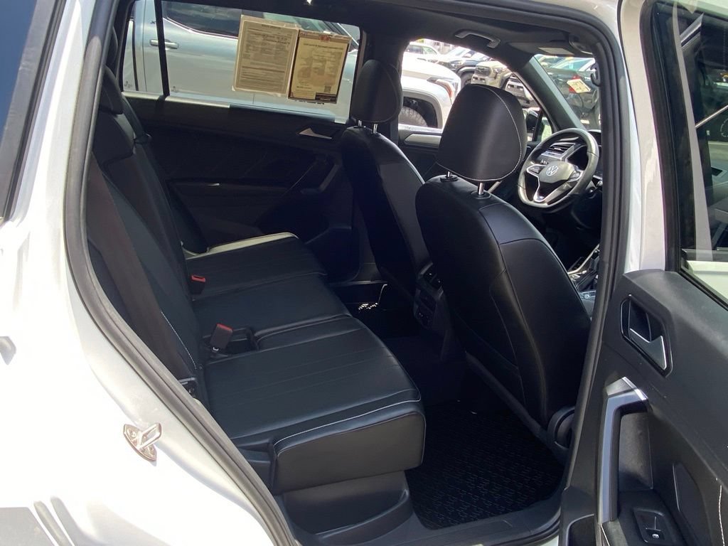 Used 2022 Volkswagen Tiguan SE R-Line AWD/4WD image 17