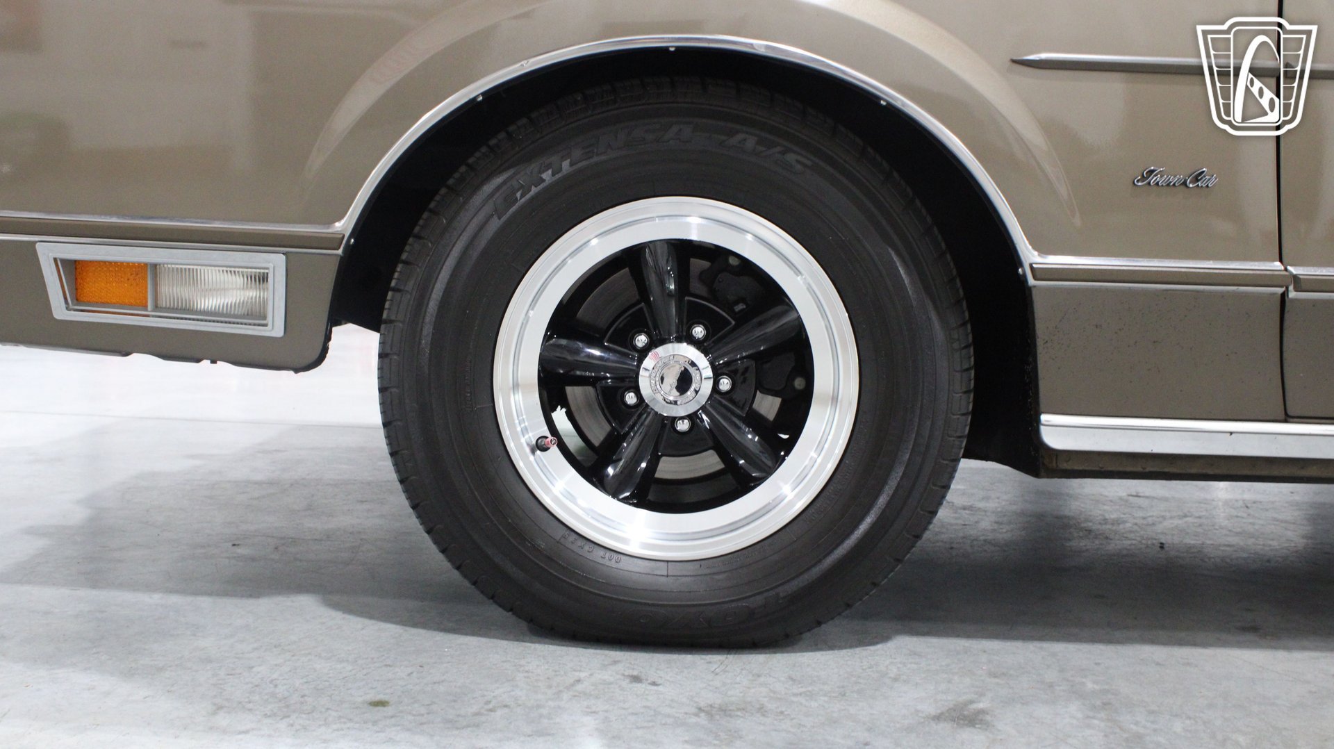 Used 1989 Lincoln Town Car RWD image 38