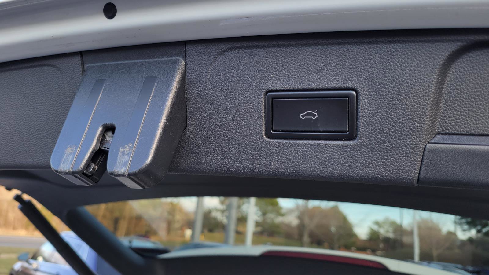 Used 2019 Volkswagen Atlas SEL Premium image 39