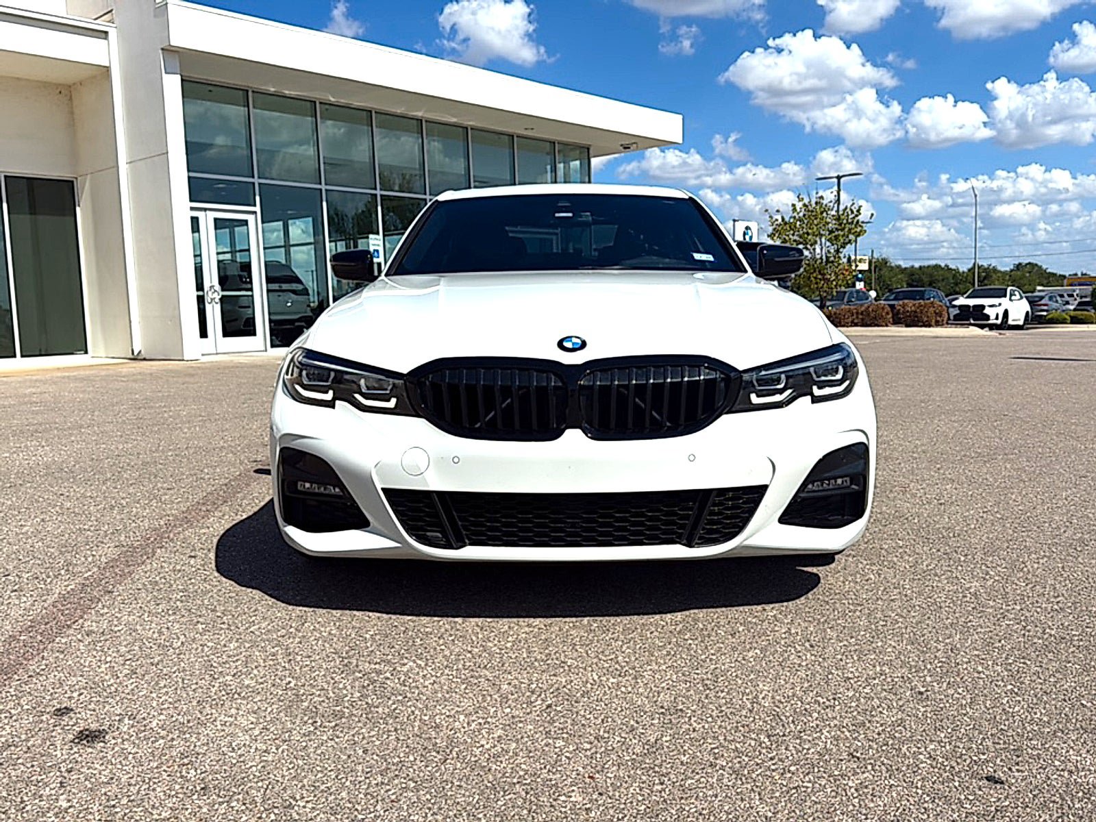 Used 2022 BMW 330i Sedan w/ M Sport Package RWD image 2