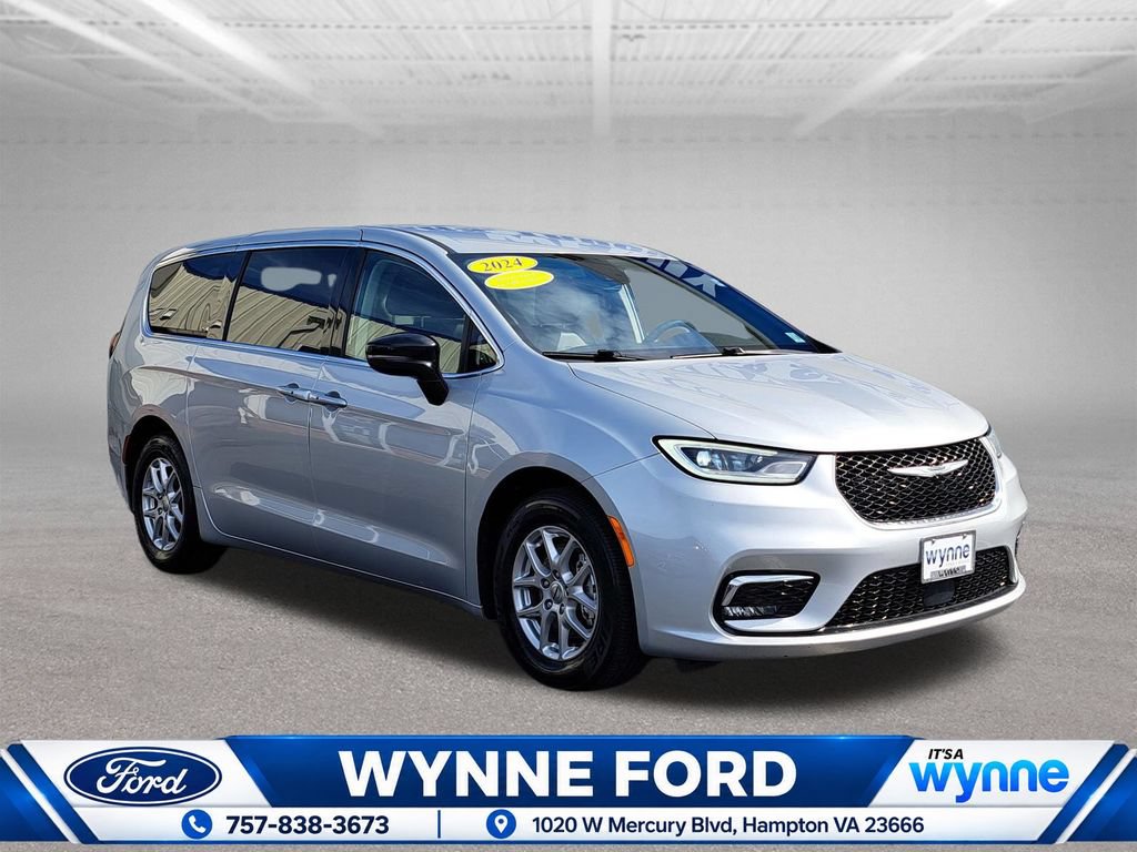 Used 2024 Chrysler Pacifica Touring-L FWD image 1