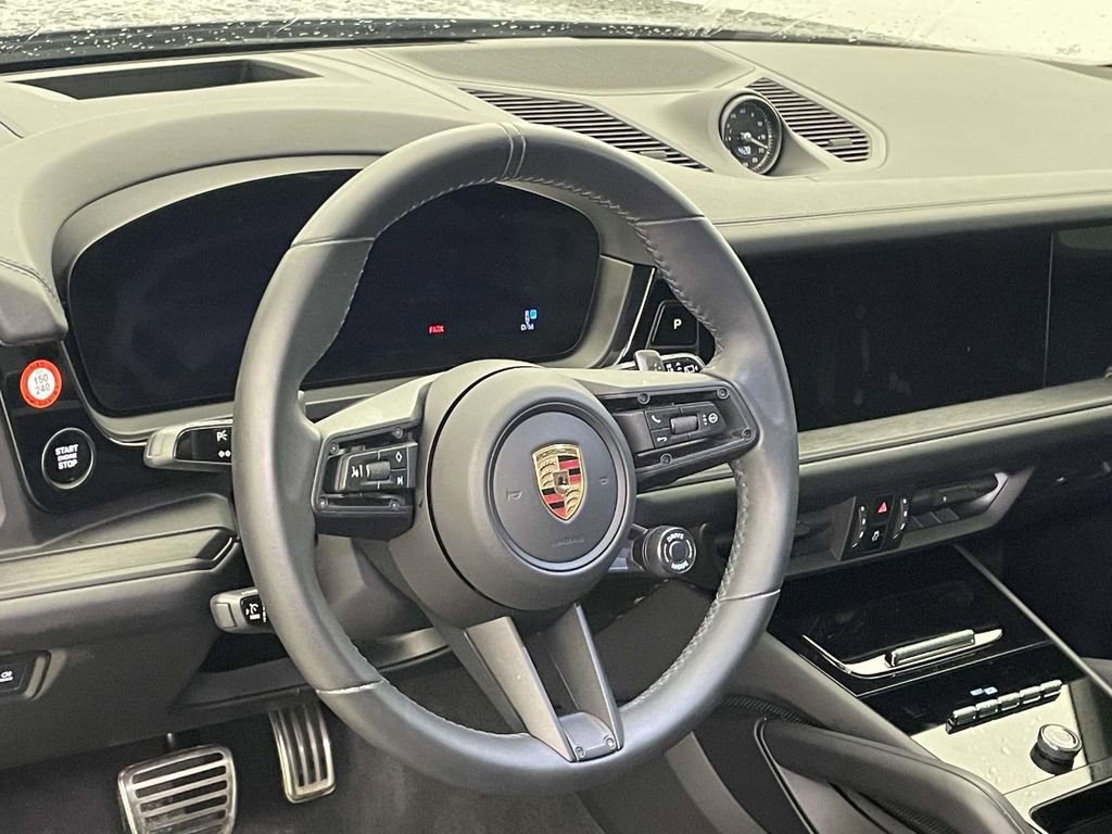 Certified 2025 Porsche Cayenne GTS AWD/4WD image 4
