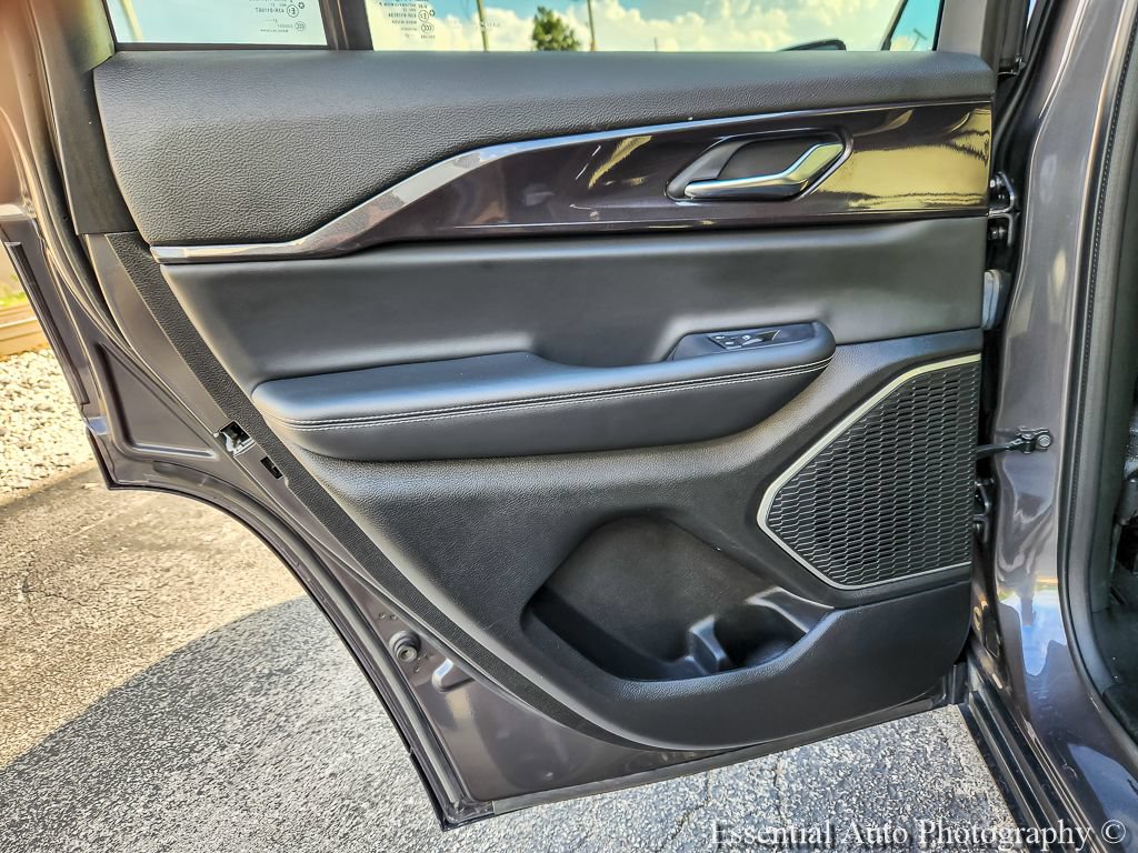 Used 2022 Jeep Grand Cherokee Altitude AWD/4WD image 17