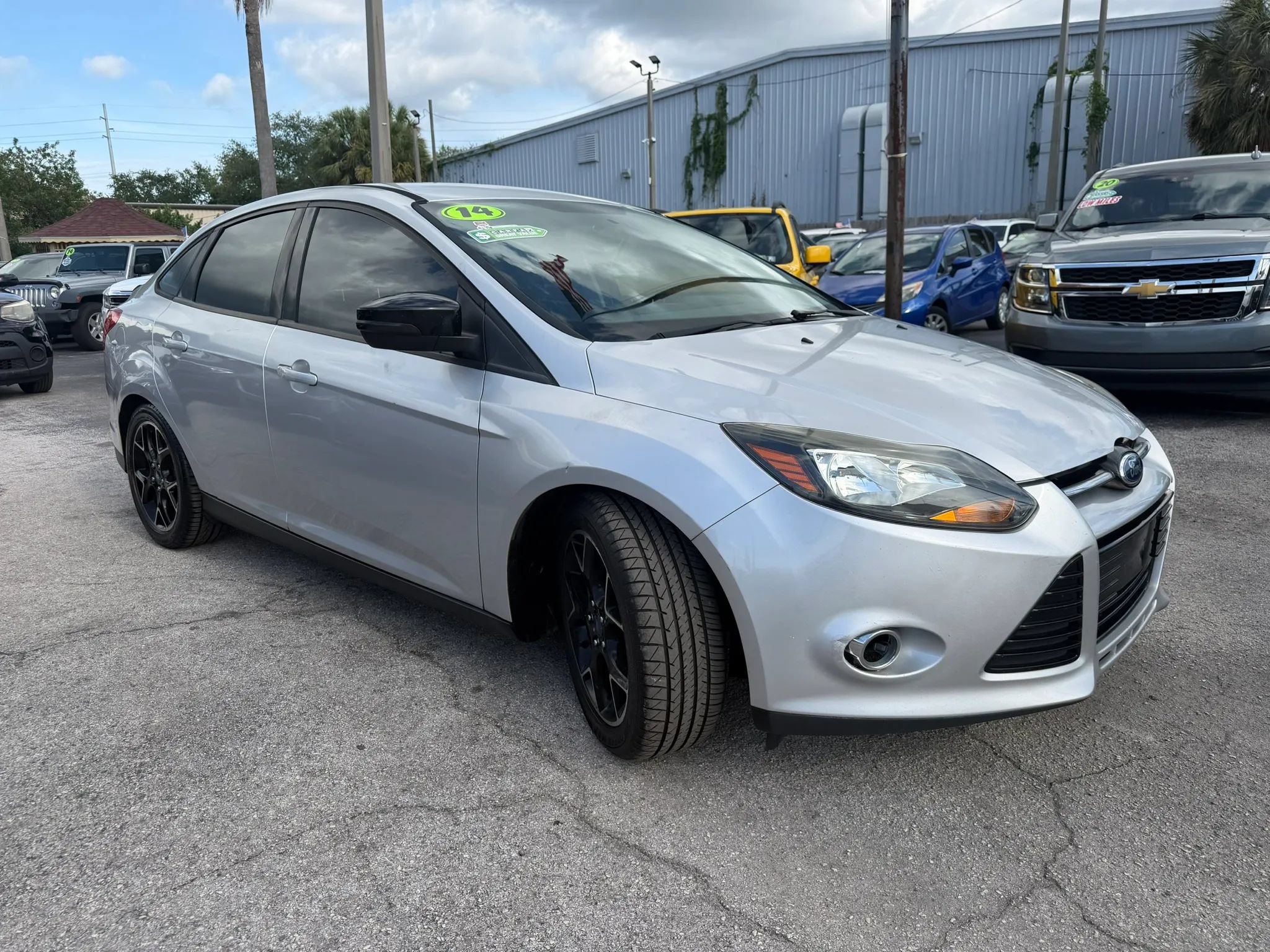 Used 2014 Ford Focus SE w/ Equipment Group 201A FWD image 3