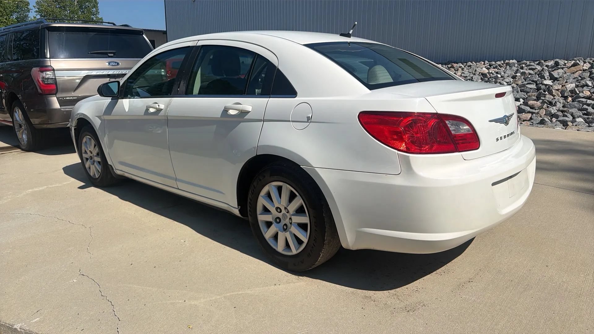 Used 2010 Chrysler Sebring Touring FWD image 6