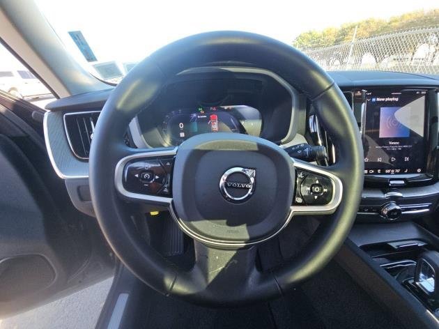 Used 2025 Volvo XC60 B5 Plus image 9