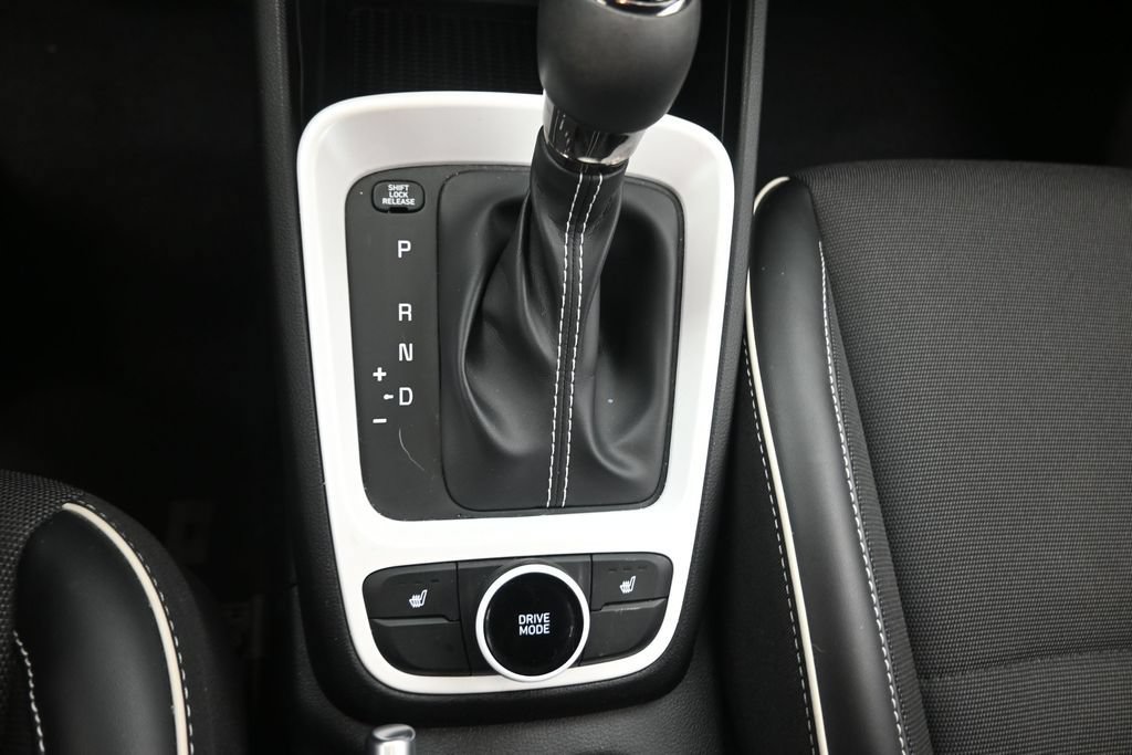 Used 2022 Hyundai Venue Limited FWD image 14