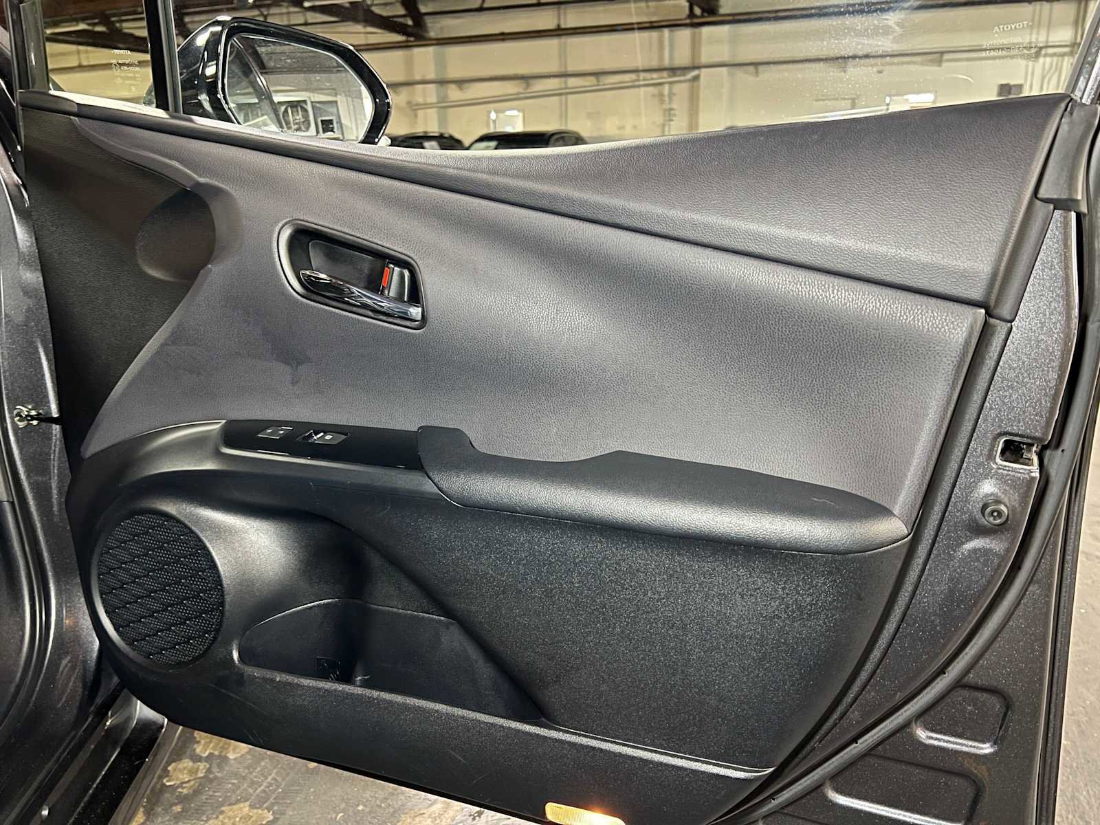 Used 2017 Toyota Prius Prime Premium image 10