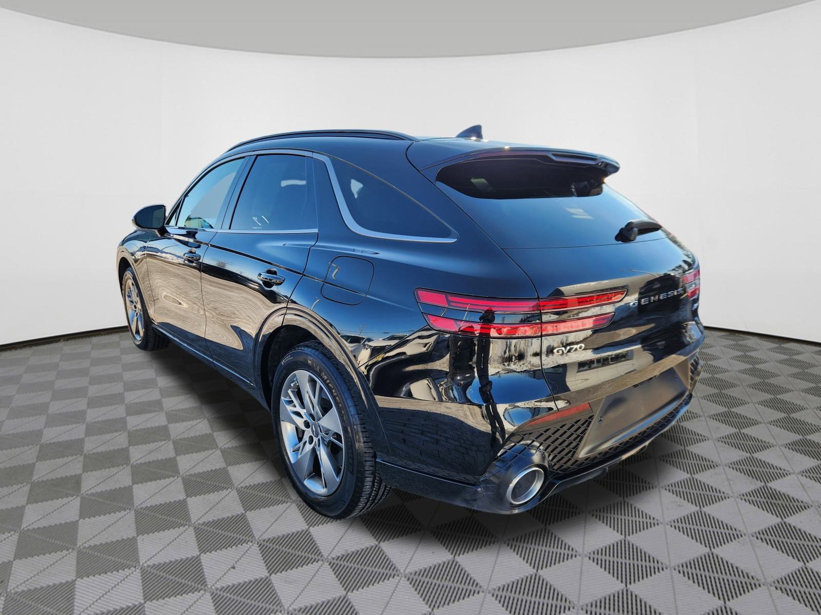 Used 2024 Genesis GV70 3.5T Sport image 3