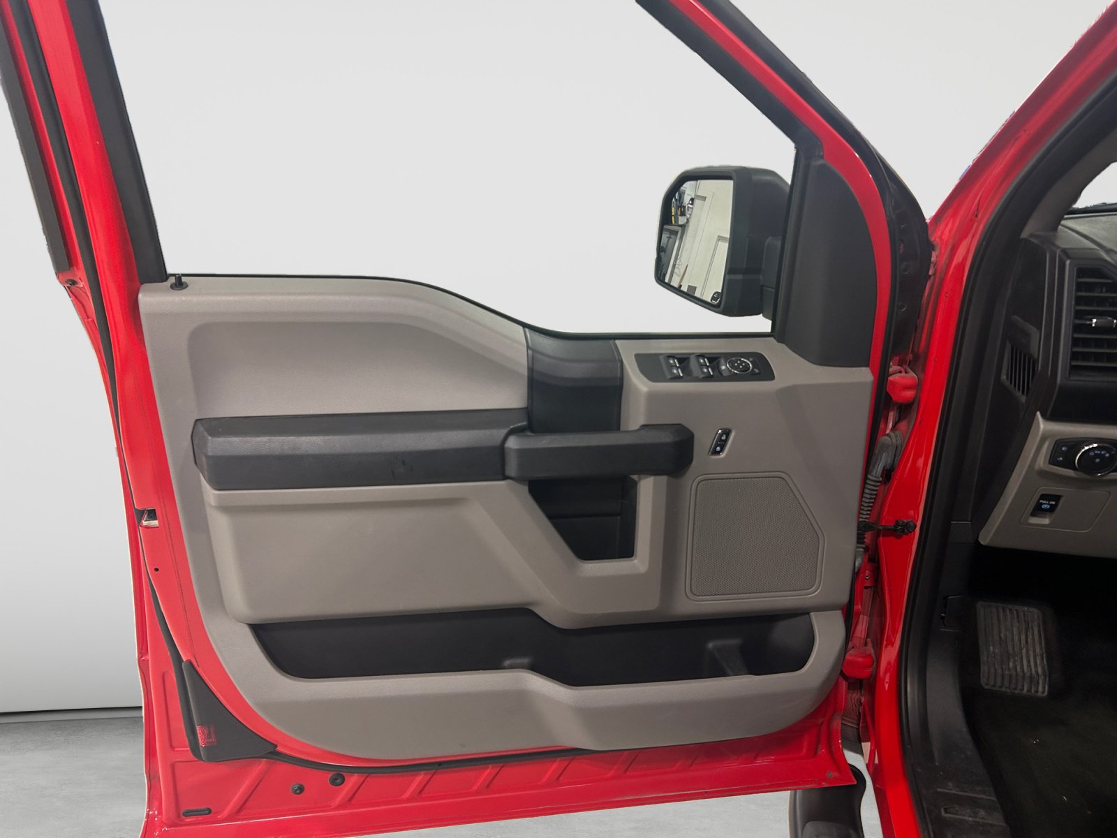 Used 2016 Ford F150 XL w/ Equipment Group 101A Mid RWD image 7