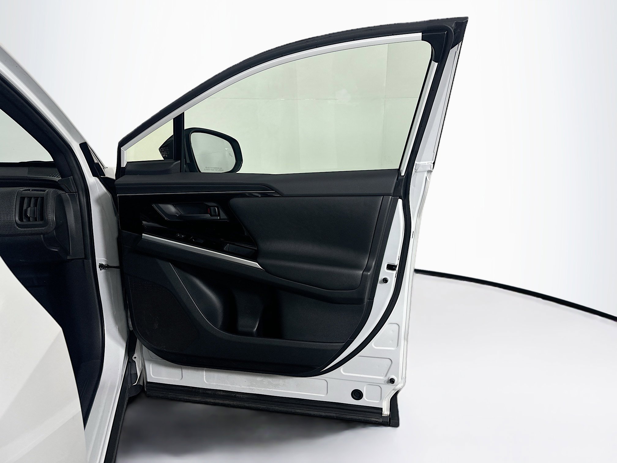 Used 2024 Toyota bZ4X XLE w/ Weather Package image 33