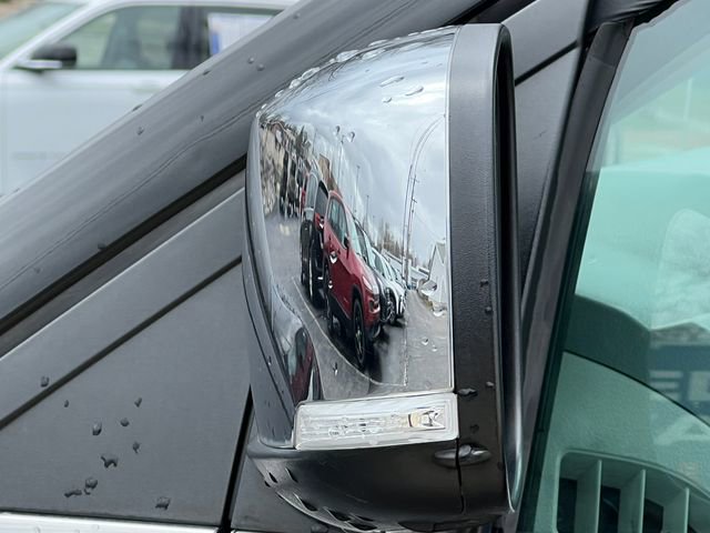 Used 2010 Chrysler Town & Country Touring w/ Safetytec Group image 33