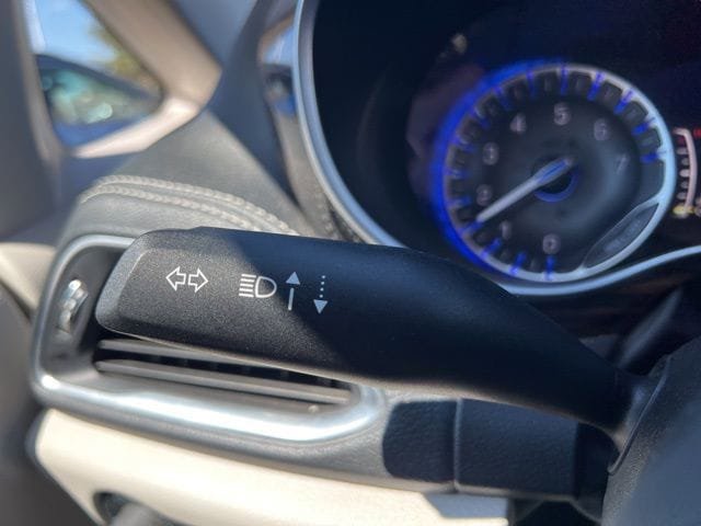 Certified 2024 Chrysler Pacifica Limited FWD image 25