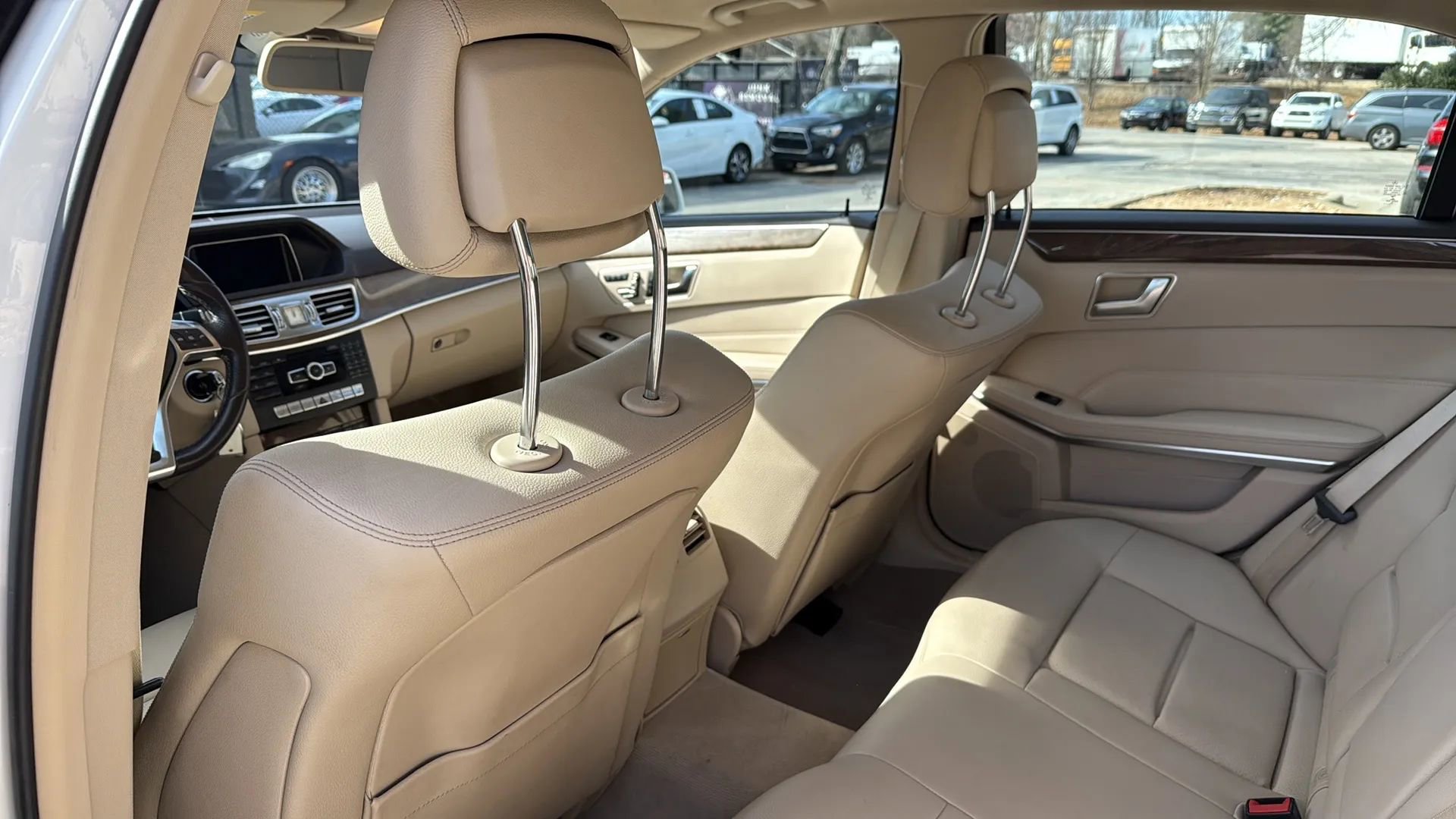 Used 2014 Mercedes-Benz E 350 4MATIC Sedan image 16