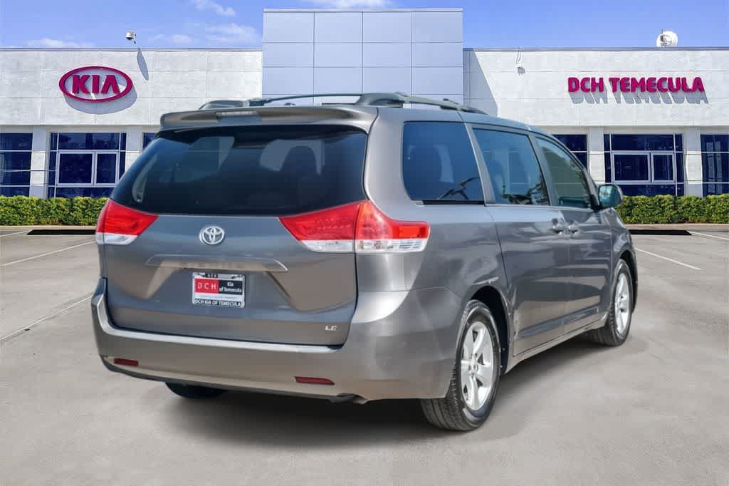 Used 2012 Toyota Sienna LE w/ Towing Pkg FWD image 4