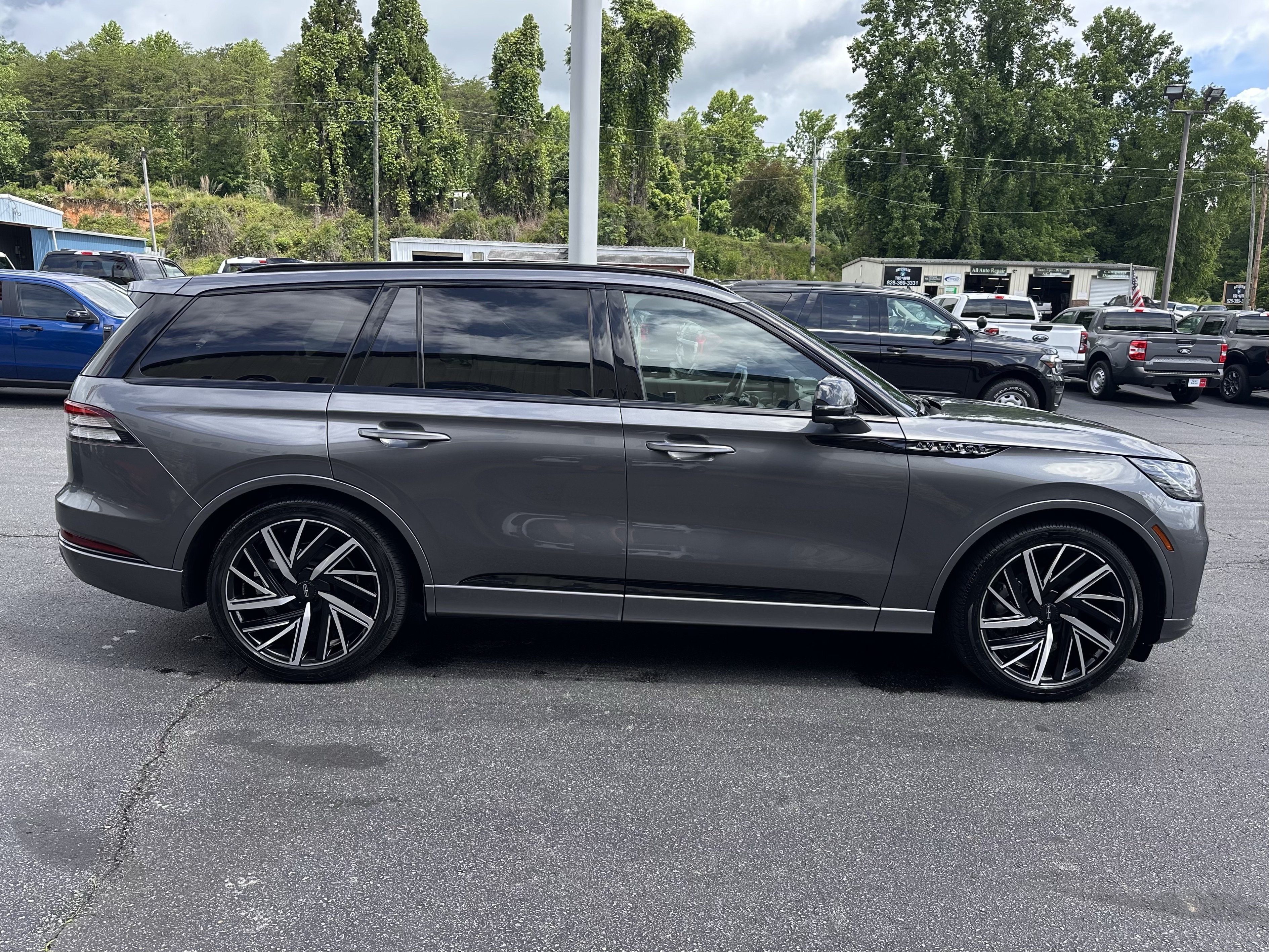 Used 2025 Lincoln Aviator Black Label w/ Jet Appearance Package AWD/4WD image 5