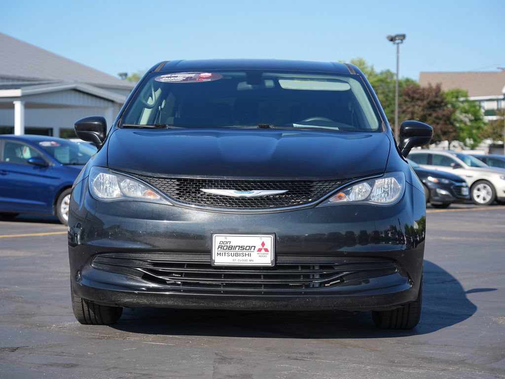 Used 2020 Chrysler Voyager L FWD image 8