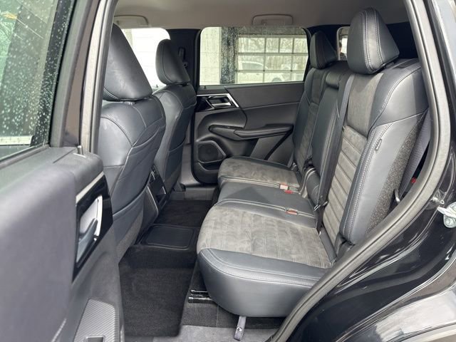 Used 2025 Mitsubishi Outlander SE image 20