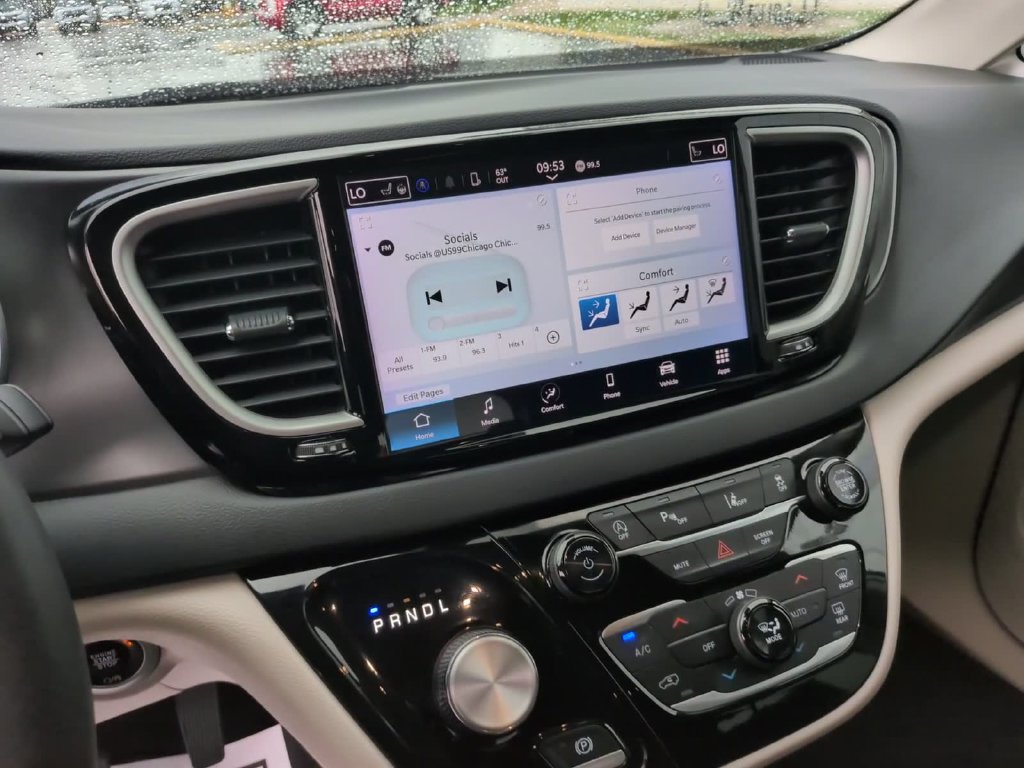 Used 2024 Chrysler Pacifica Touring-L FWD image 22