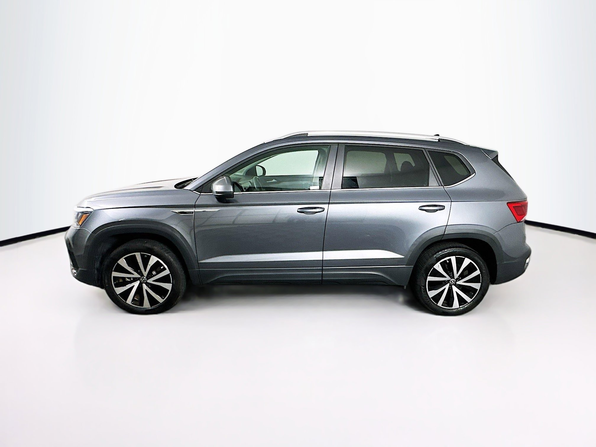 Used 2023 Volkswagen Taos SE image 4