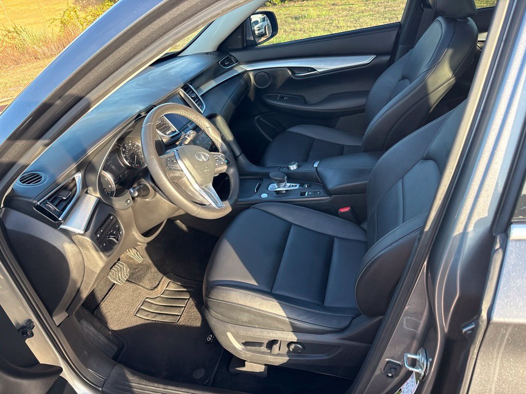 Used 2021 INFINITI QX50 Luxe FWD image 18