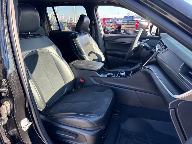 Used 2024 Jeep Grand Cherokee Altitude image 10