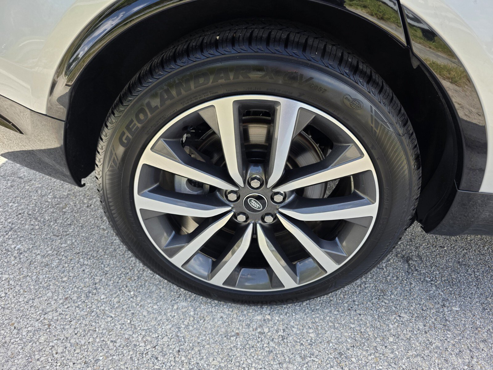 Certified 2023 Land Rover Discovery HSE R-Dynamic AWD/4WD image 9