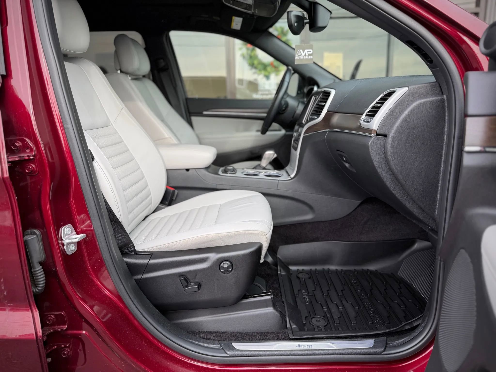 Used 2018 Jeep Grand Cherokee Limited image 25