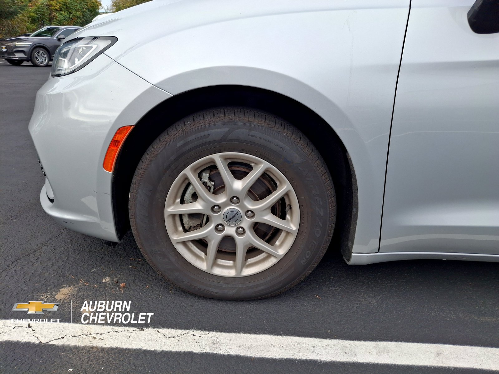Used 2024 Chrysler Pacifica Touring-L FWD image 25