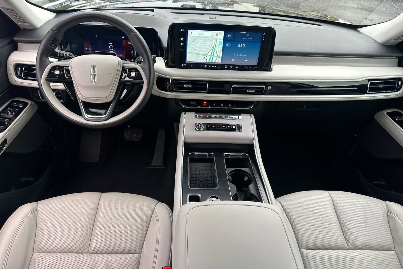 Used 2025 Lincoln Aviator Reserve image 3