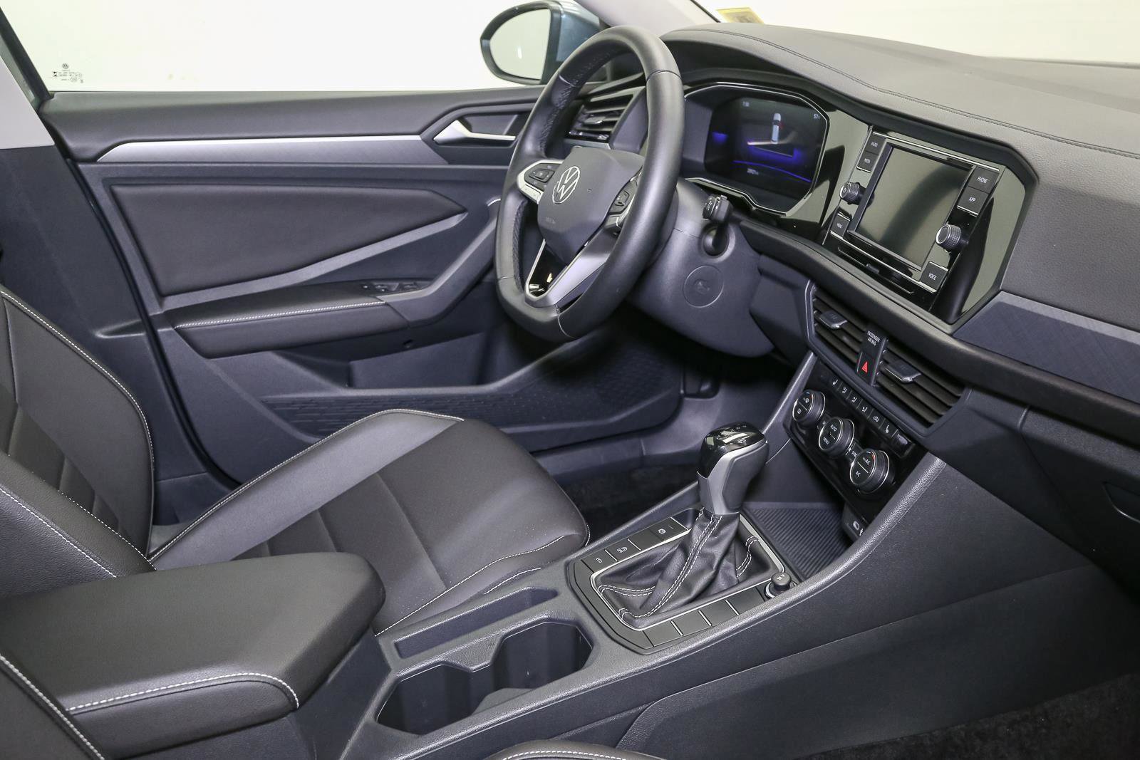 Certified 2024 Volkswagen Jetta SE image 21