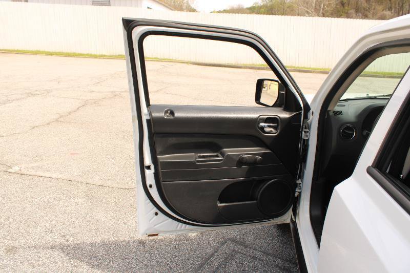 Used 2014 Jeep Patriot Sport FWD image 12