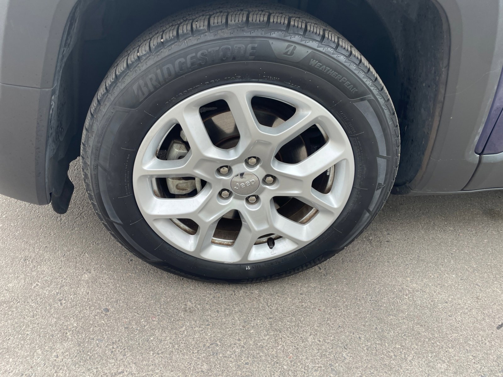 Used 2017 Jeep Renegade Latitude FWD image 11