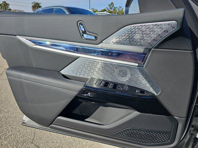 New 2025 BMW i7 xDrive60 w/ Premium Package image 28