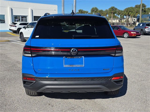 Used 2025 Volkswagen Taos SE image 4